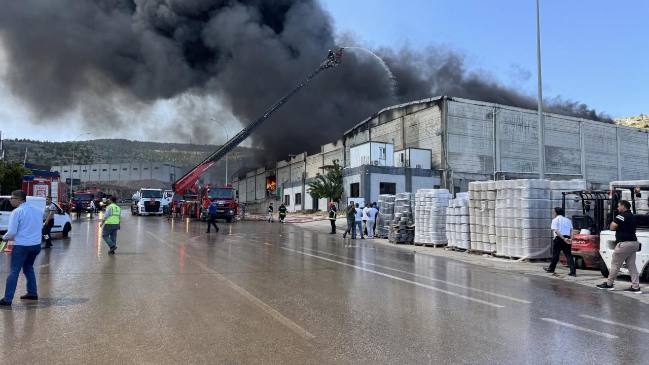Gaziantep'te tekstil fabrikasındaki yangın kontrol altına alındı
