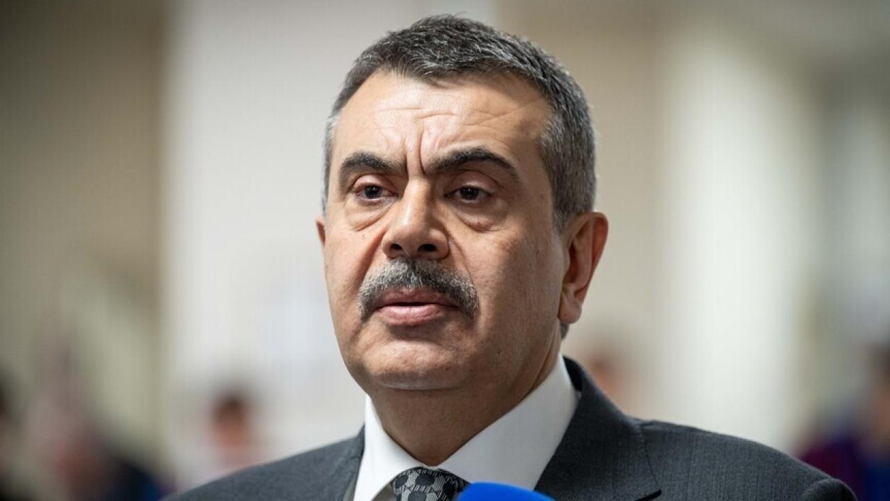 Bakan Tekin: Cuma günü bir gün idari izin verdik, sınavın yapılacağı okullarda hazırlıkları yapacağız