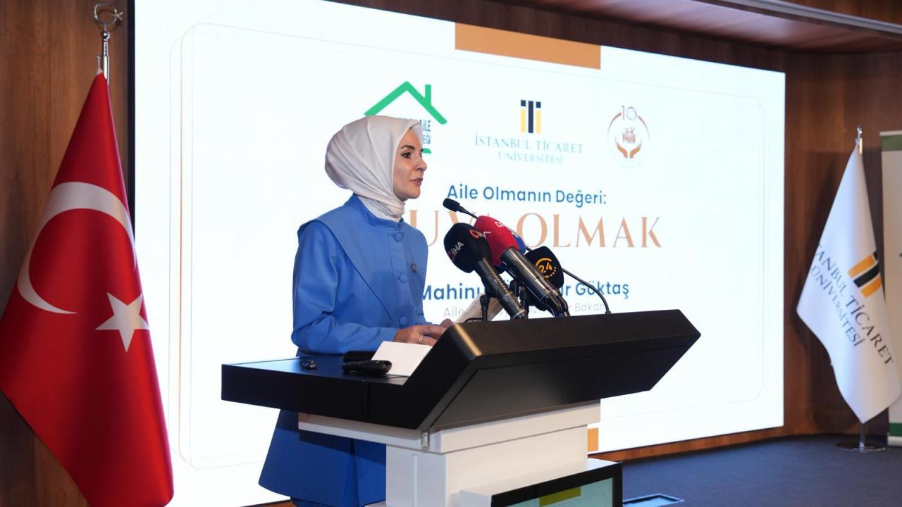 Bakan Göktaş, "Aile Olmanın Değeri: Yuva Olmak" programına katıldı