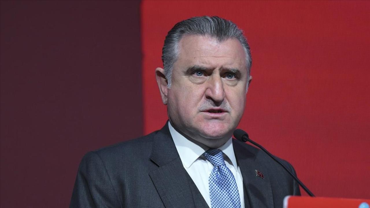 Bakan Bak'tan A Millî Futbol Takımı'na destek mesajı
