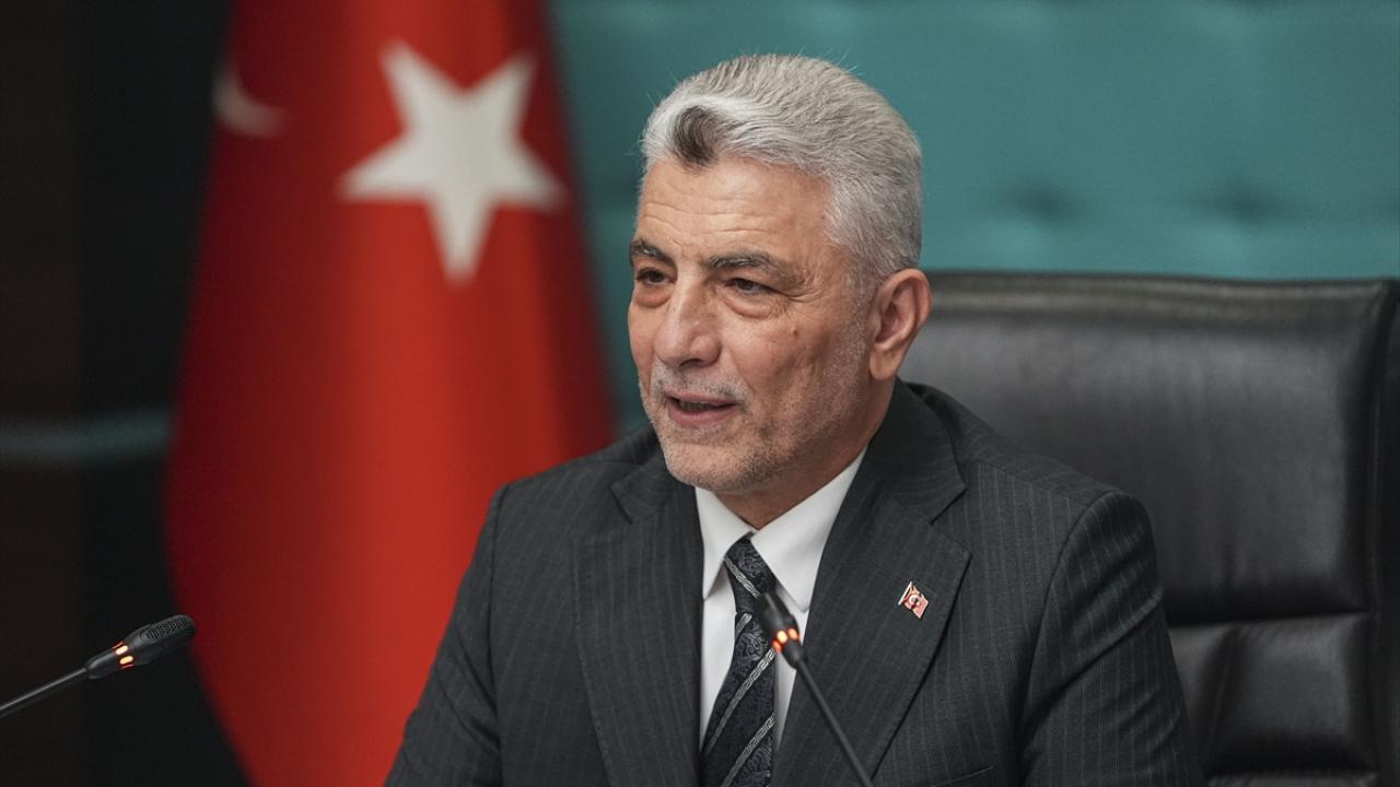 Bakan Bolat'tan A Millî Futbol Takımı'na başarı mesajı
