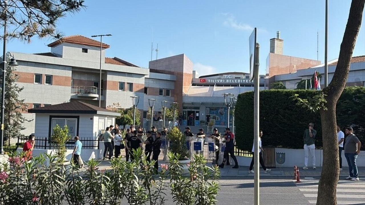 Silivri Belediyesine yönelik usulsüzlük soruşturmasında 10 şüpheli tutuklandı