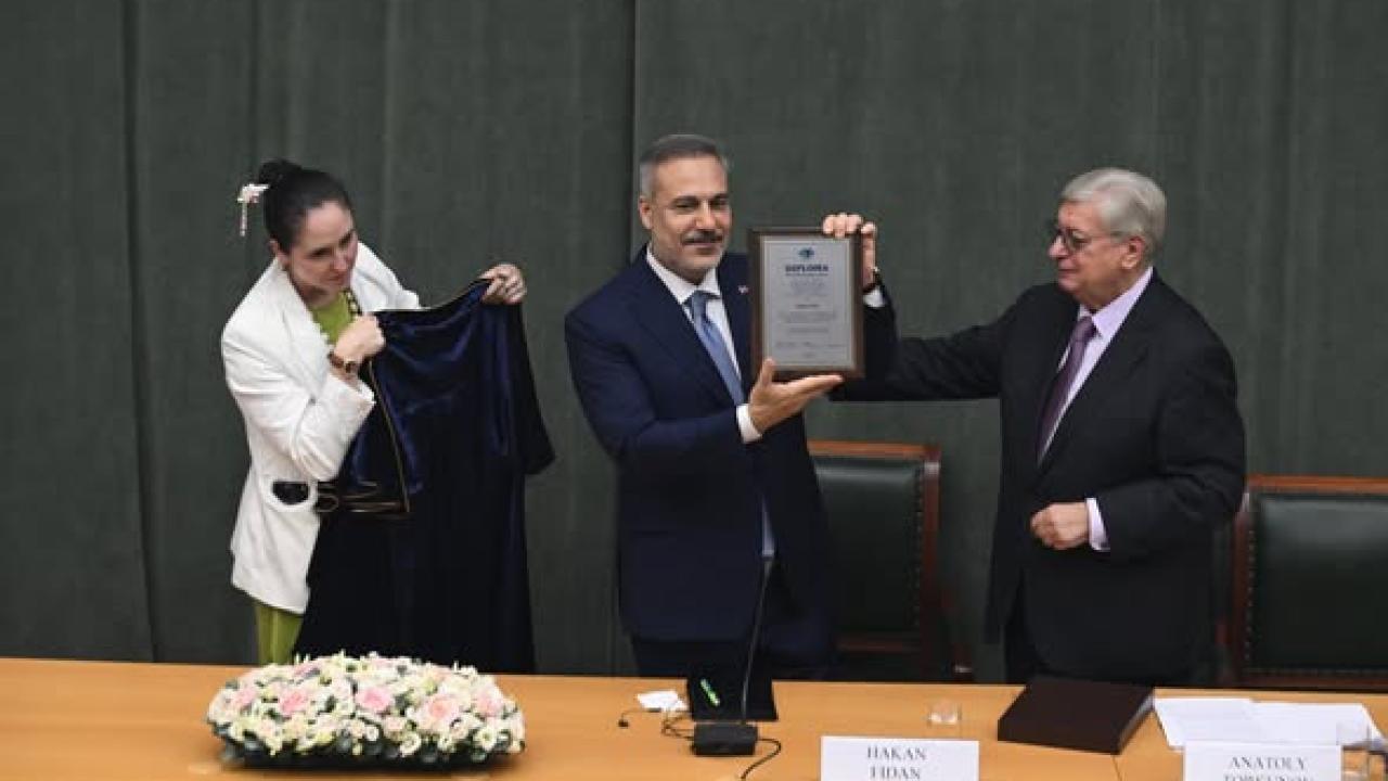 Bakan Fidan’a Moskova Devlet Uluslararası İlişkiler Enstitüsünden "fahri doktora" ünvanı