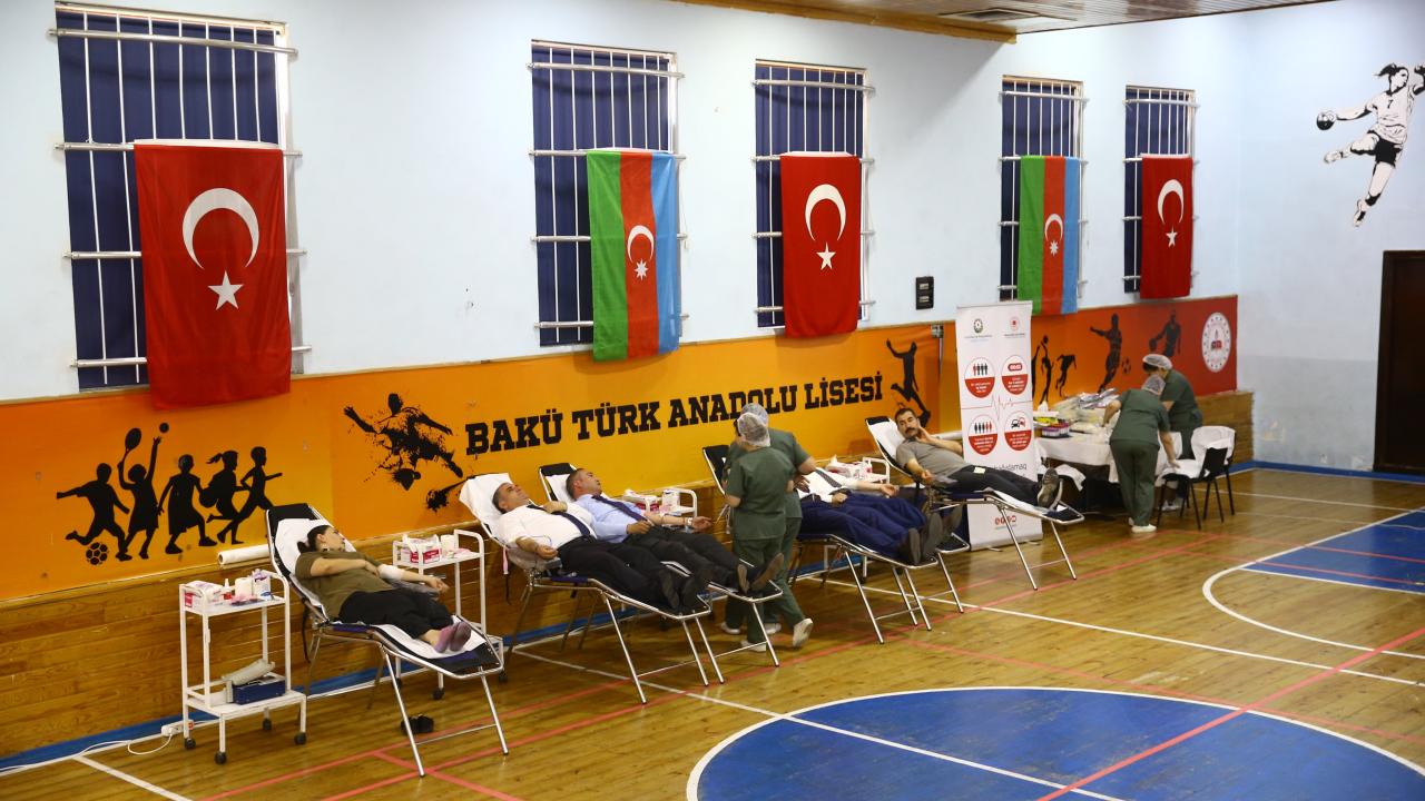 Bakü Türk Anadolu Lisesi'nde kan bağışı kampanyası düzenlendi