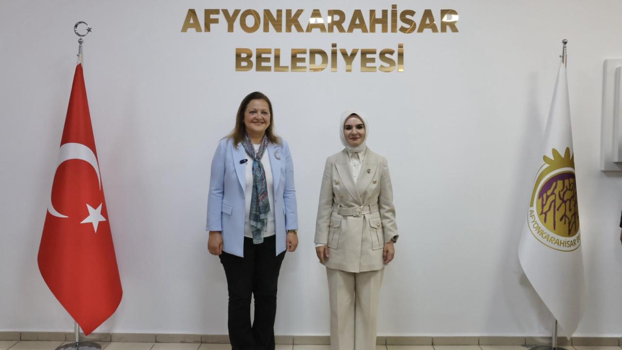 Aile ve Sosyal Hizmetler Bakanı Göktaş, Afyonkarahisar Belediyesini Ziyaret Etti