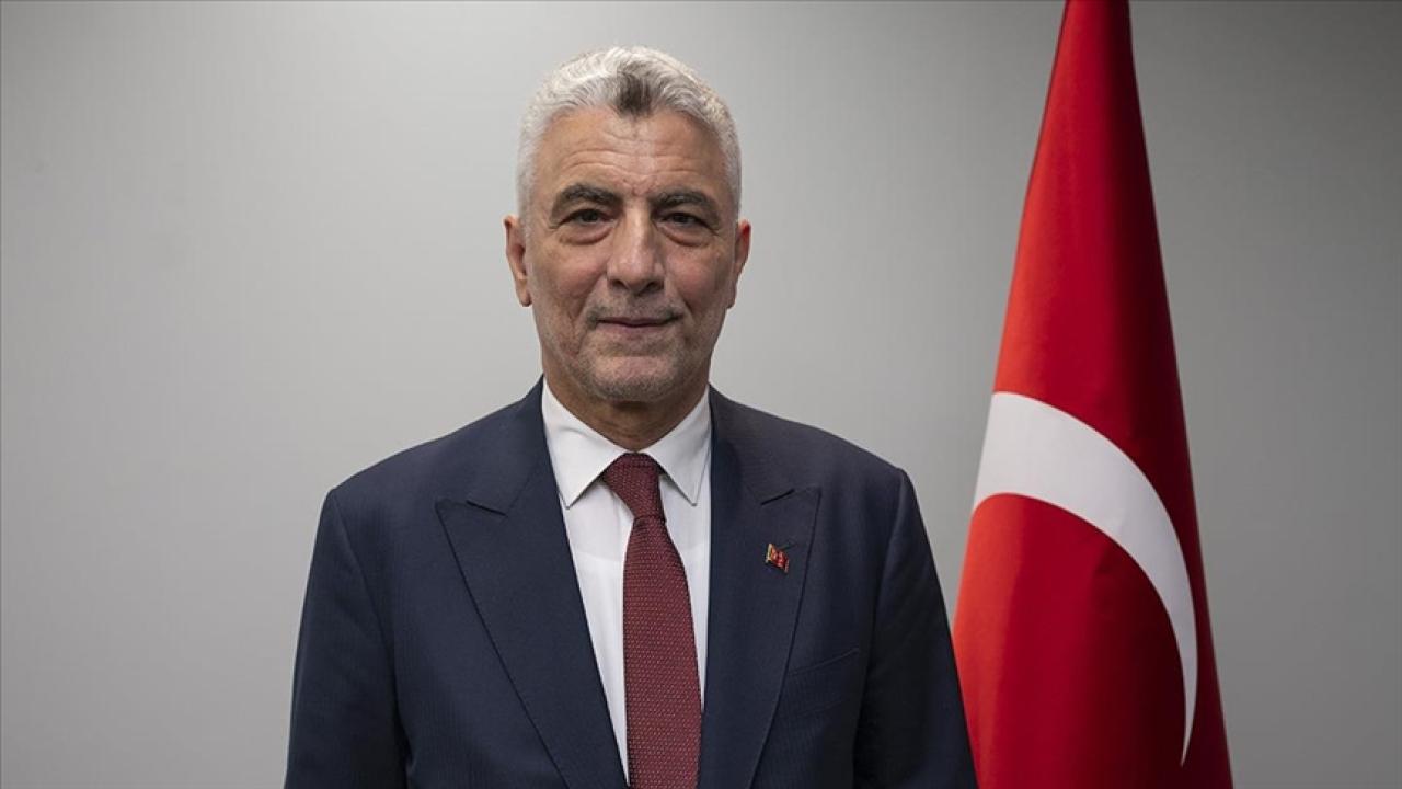 Ticaret Bakanı Bolat, A Milli Futbol Takımı'na başarılar diledi