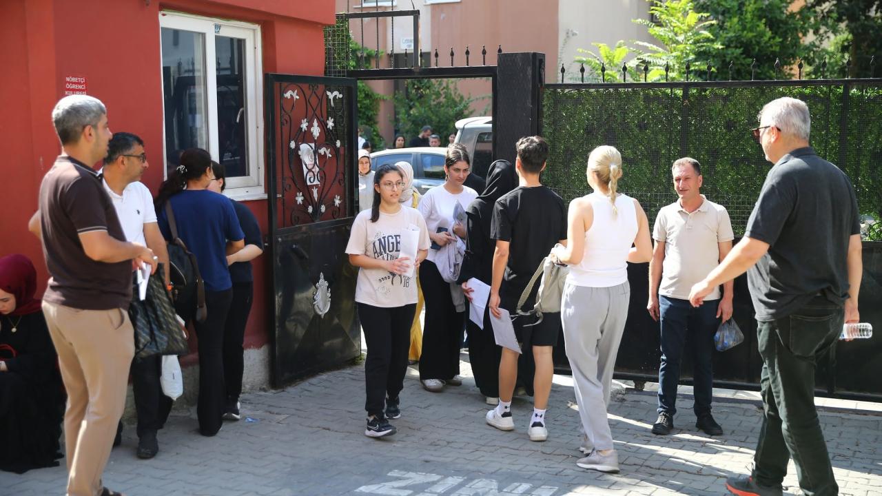 Adana, Mersin, Hatay ve Osmaniye'de YKS'nin ilk oturumu TYT başladı