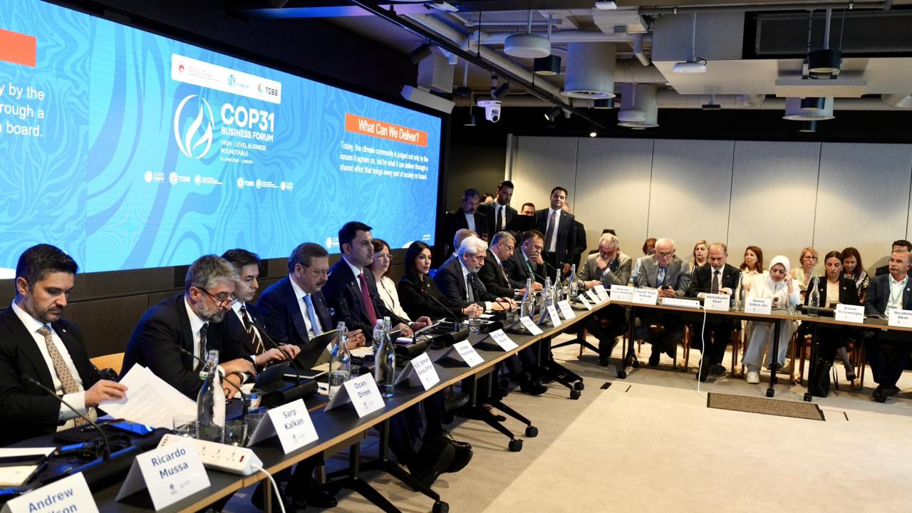 Bakan Kurum, "COP31 İş Dünyası Forumu" kapsamında Londra'da iş dünyası temsilcileriyle bir araya geldi