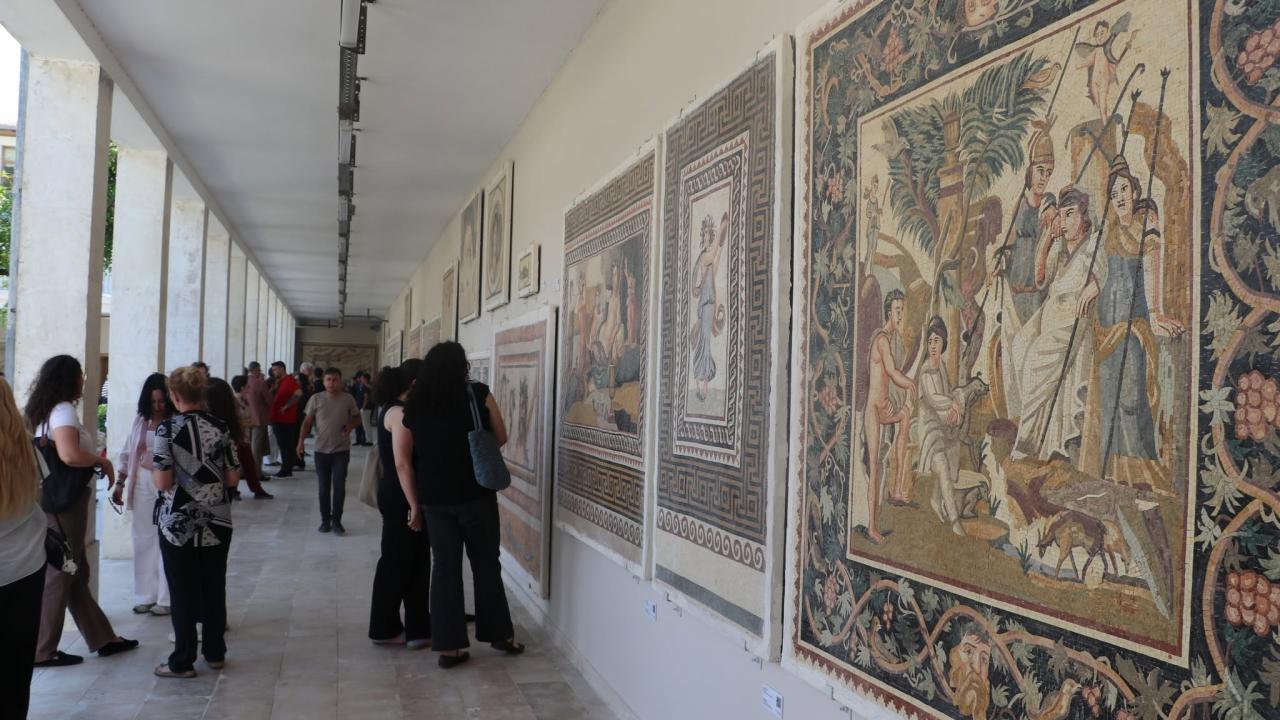 Hatay'da "Antakya'nın Yerinden Edilmiş Mozaikleri" sergisi açıldı