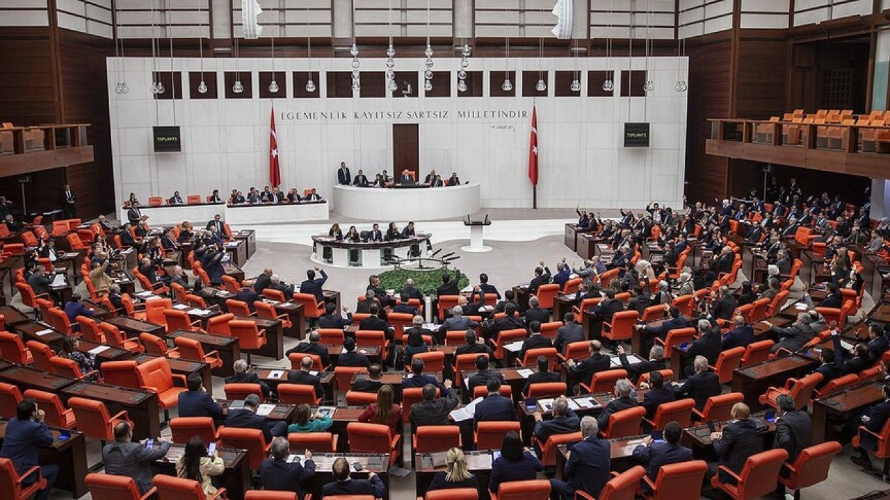 Emniyet teşkilatı ve basına yönelik düzenlemeleri de içeren kanun teklifi TBMM Genel Kurulunda