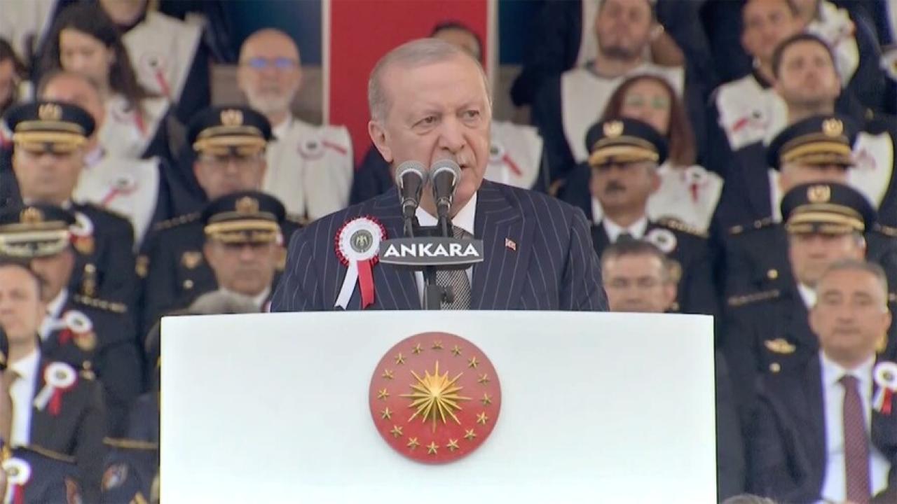 Cumhurbaşkanı Erdoğan: Emniyet teşkilatımızın talep ve beklentilerini asla göz ardı etmiyoruz