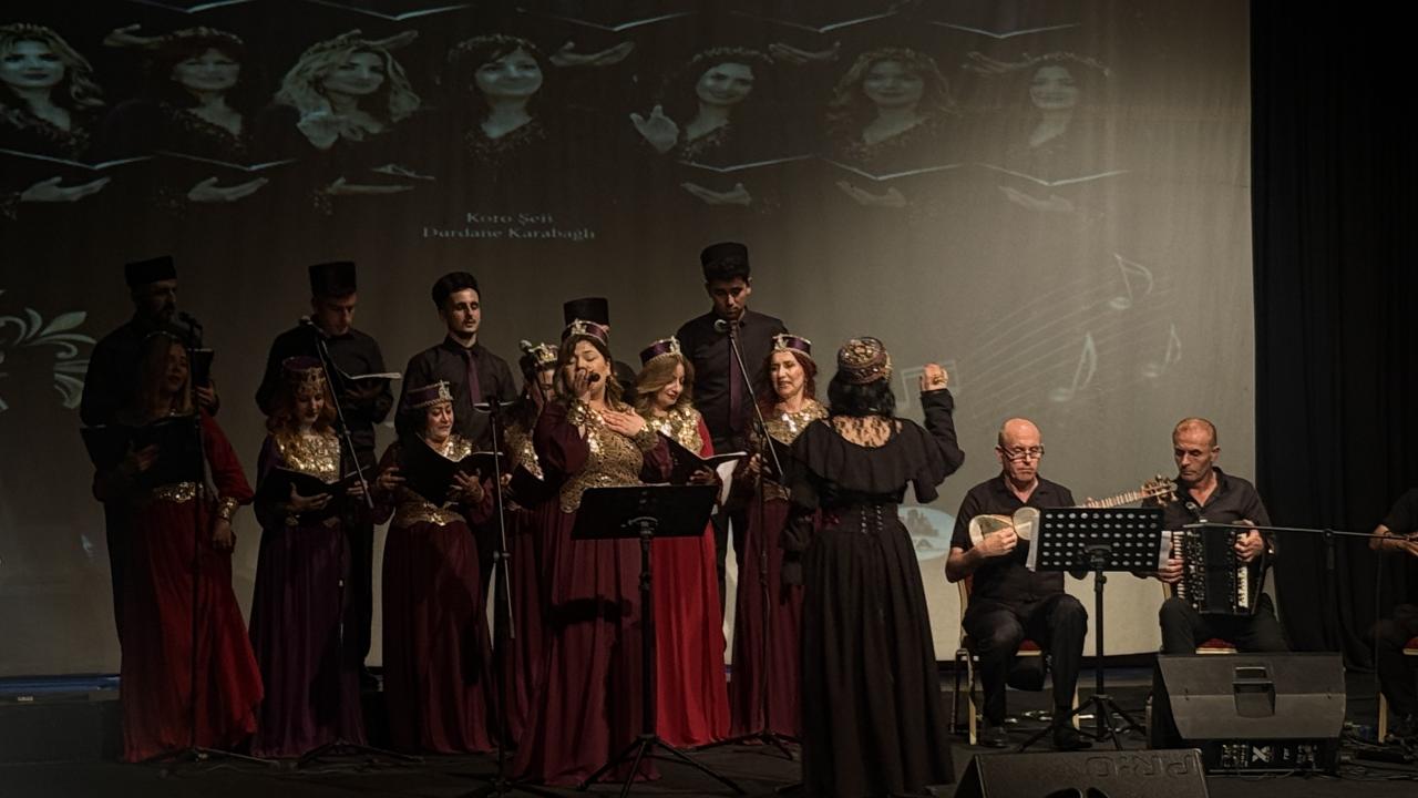 Bursa'da Harı-Bülbül Korosu konser verdi