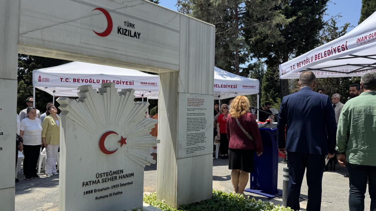 Milli Mücadele'nin kadın kahramanı "Kara Fatma" kabri başında anıldı