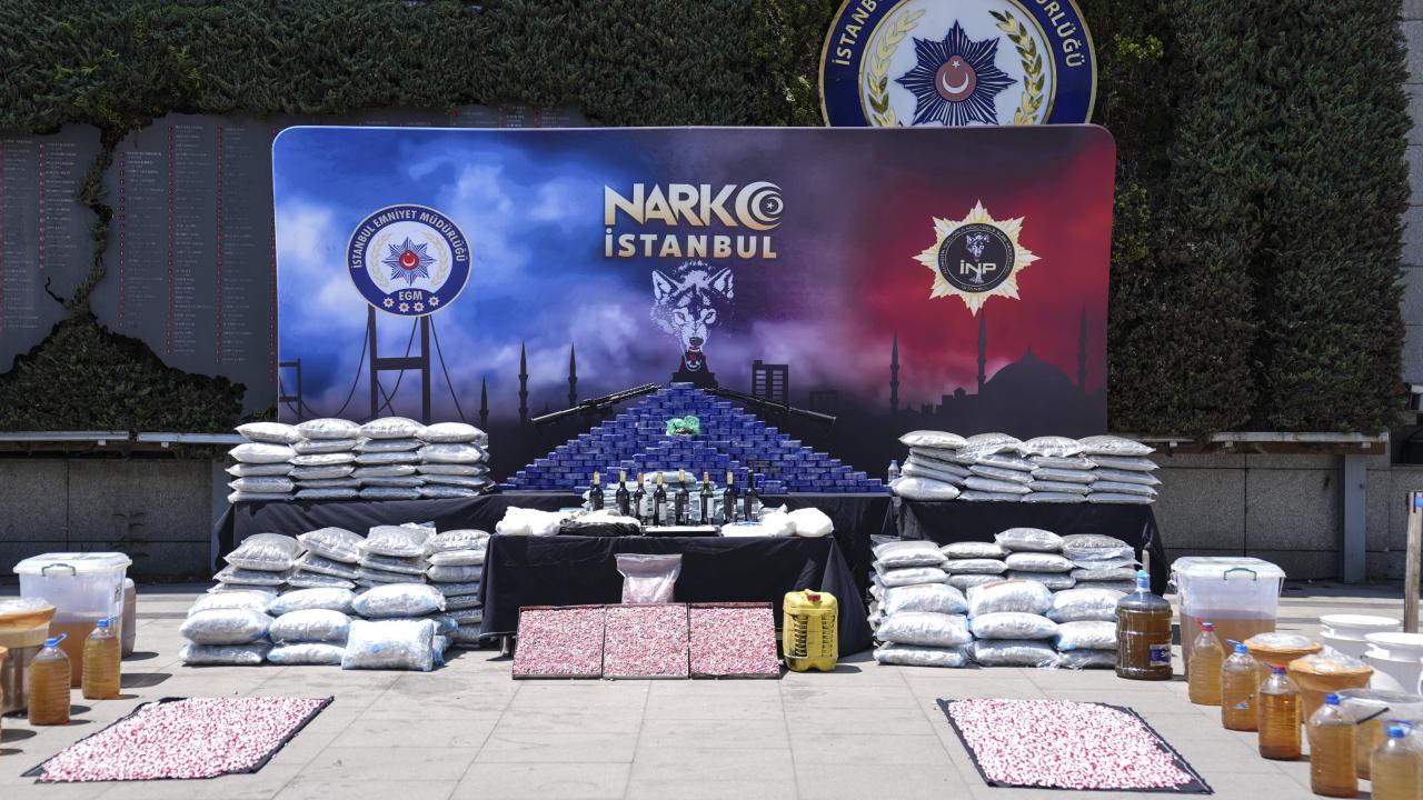 İstanbul merkezli operasyonlarda 1 ton 45 kilogram uyuşturucu ele geçirildi