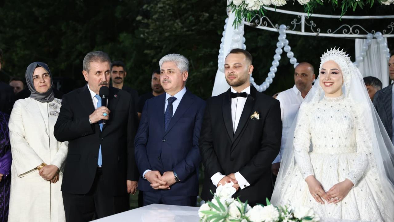 BBP Genel Başkanı Destici, Sakarya'da nikah şahidi oldu