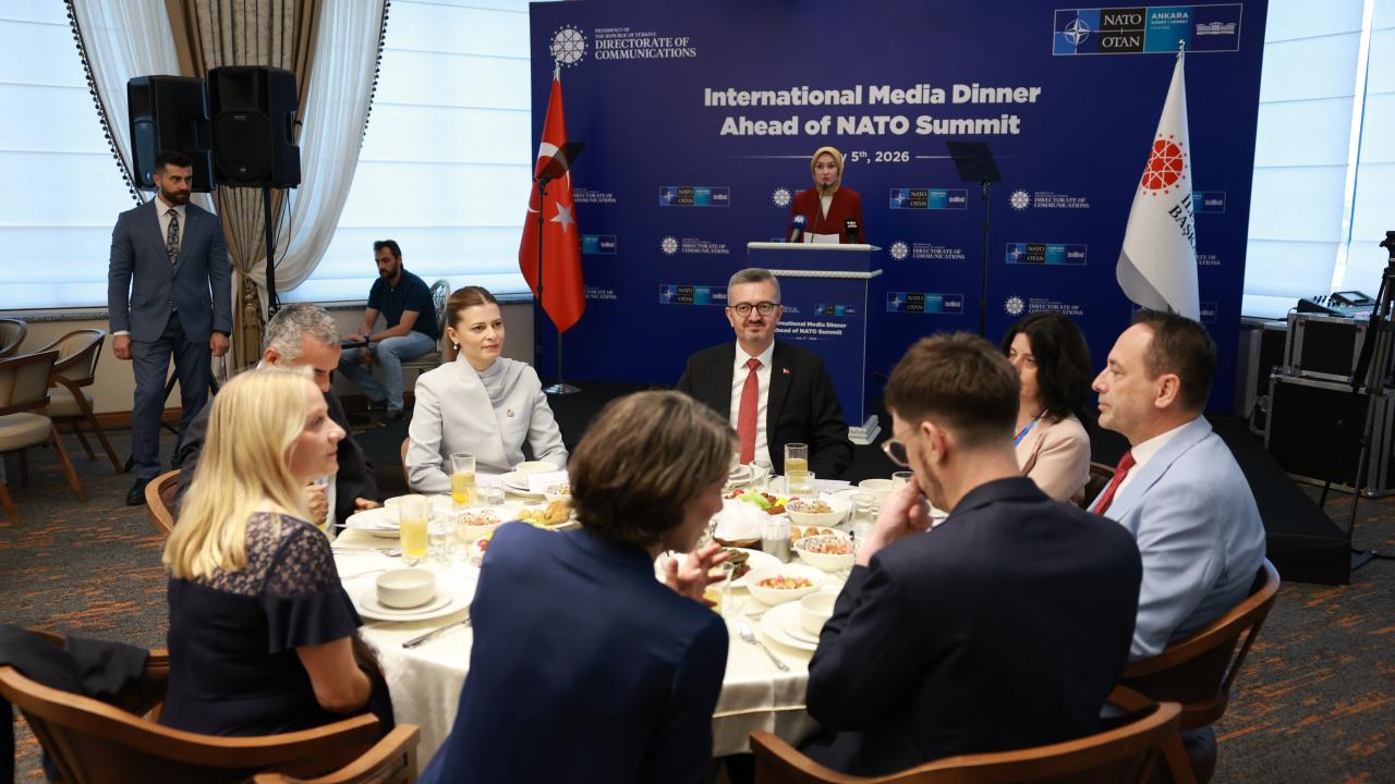 Cumhurbaşkanlığı İletişim Başkanı Duran, NATO Zirvesi öncesi uluslararası basın mensuplarıyla yemekte buluştu