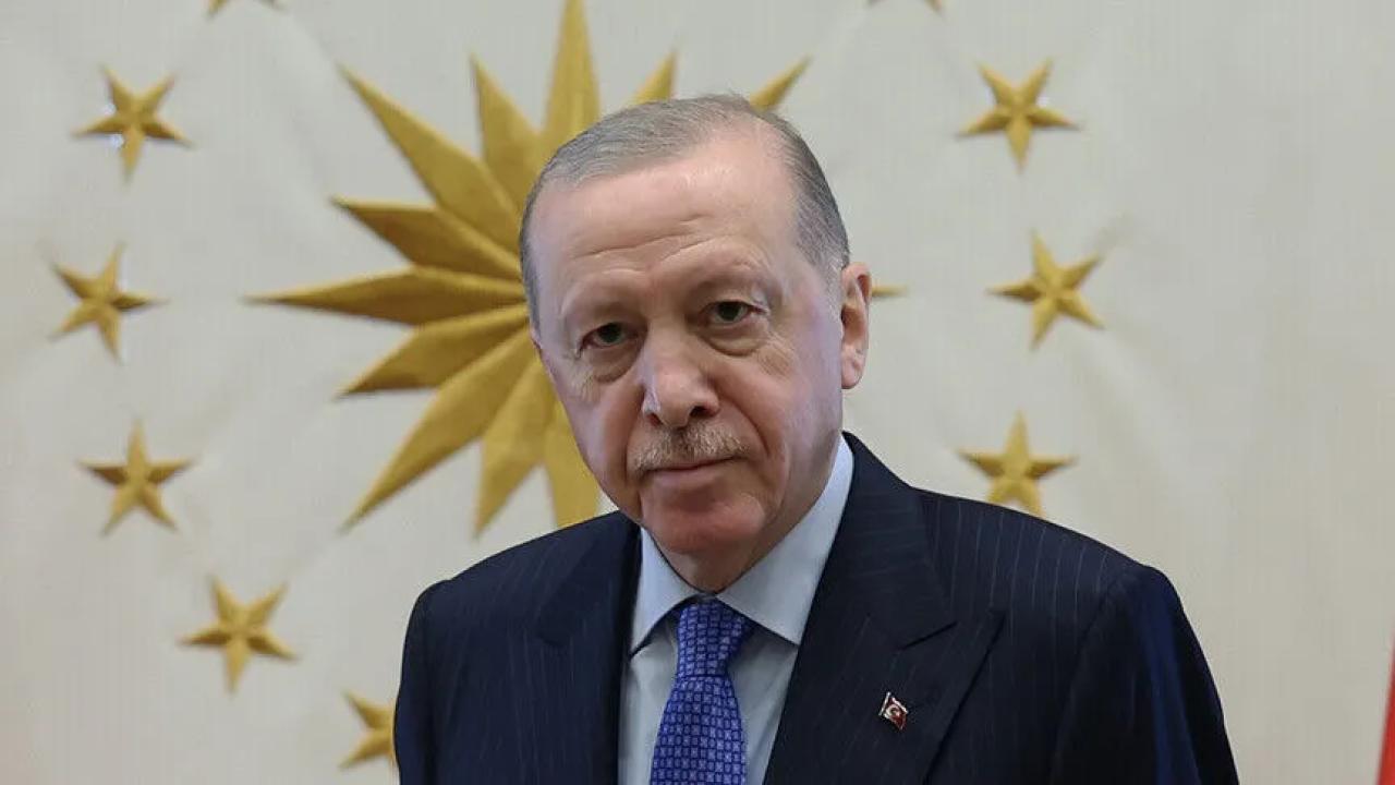 Cumhurbaşkanı Erdoğan, 665. Tarihi Kırkpınar Yağlı Güreşleri'nde başpehlivan olan Taş'ı tebrik etti
