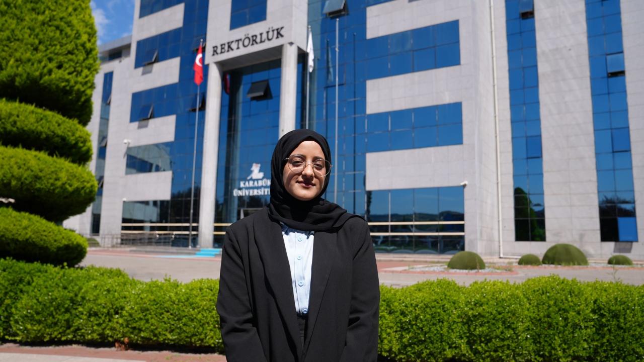 Yemenli ve Haitili öğrenciler Karabük Üniversitesinden bölüm birinciliğiyle mezun oldu