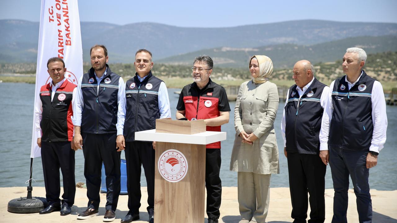 Bakan Yumaklı, Milas Güllük Körfezi'nde su ürünleri tesisini ziyaret etti