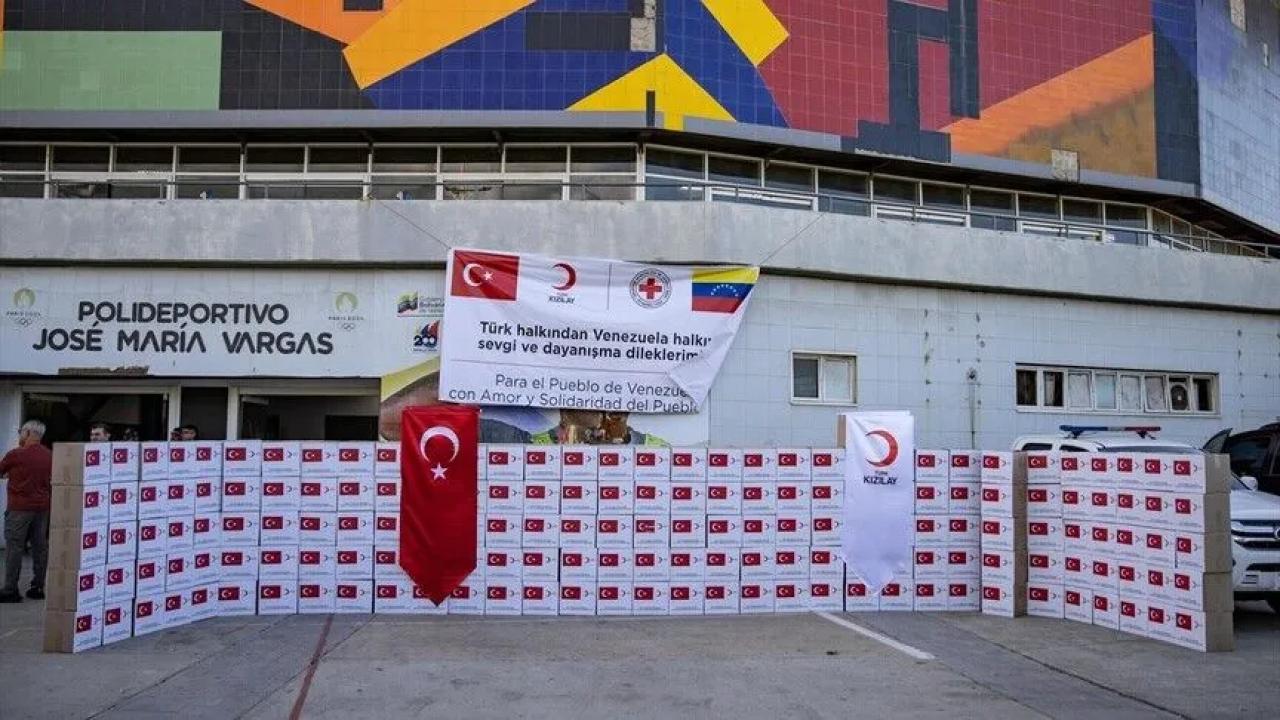 Türk Kızılay, şiddetli depremlerin yaşandığı Venezuela'da 1000 hijyen seti dağıttı