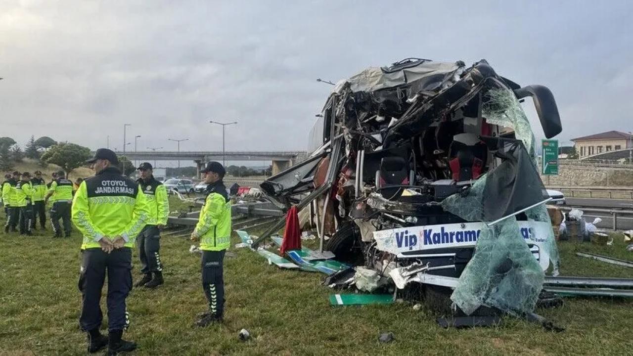 Anadolu Otoyolu'nun Bolu kesiminde kaza yapan yolcu otobüsündeki 15 kişi yaralandı