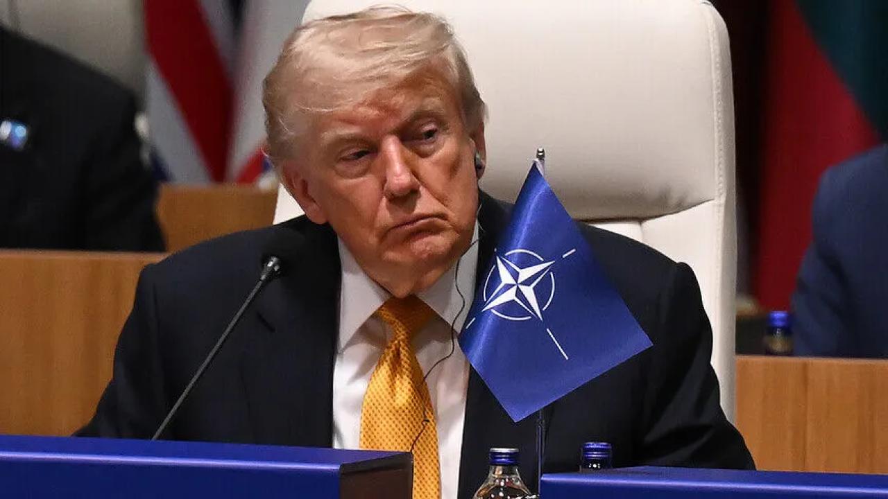 ABD Başkanı Trump, Suriye'yi "teröre destek veren devletler listesinden" çıkaracağını söyledi