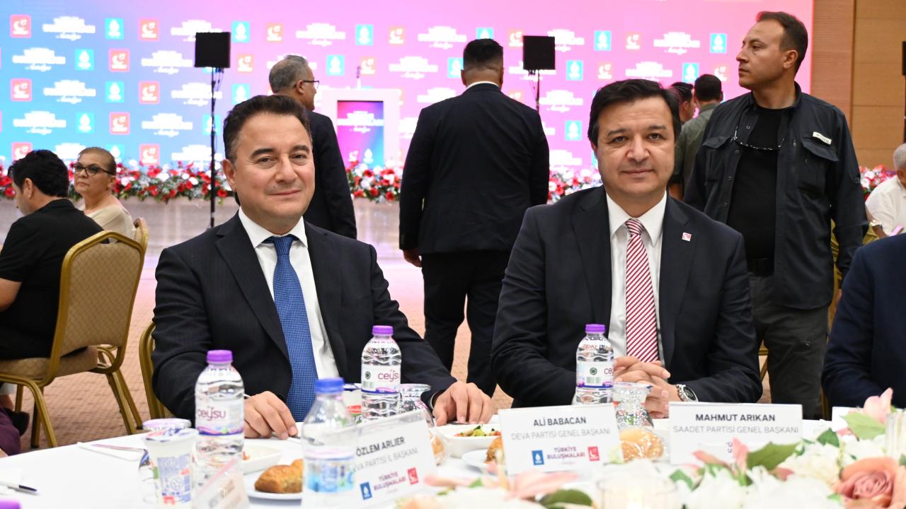 Babacan ve Arıkan, Antalya'da "Türkiye Buluşmaları" programına katıldı