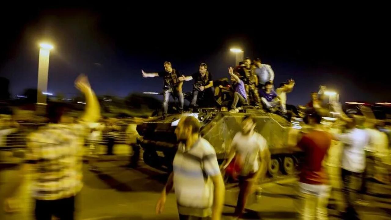 FETÖ'nün 15 Temmuz ihanetine giden 8 aylık süreç deşifre edildi