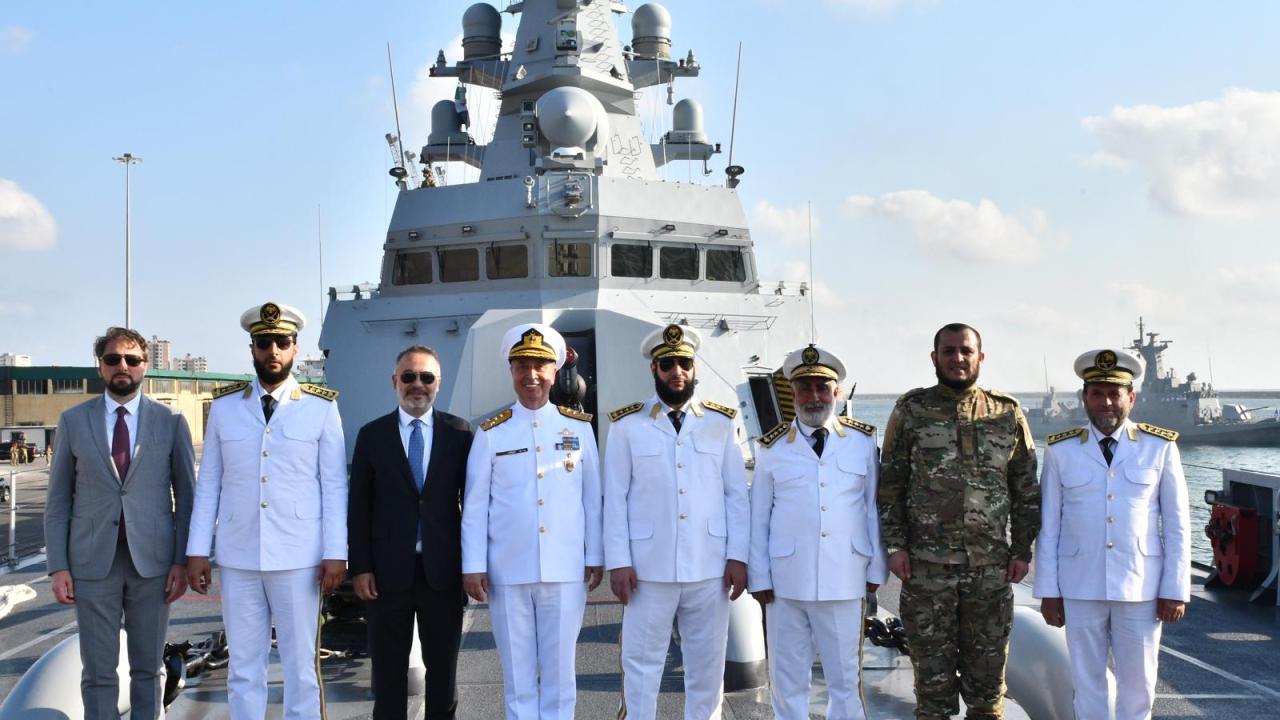Deniz Kuvvetleri Komutanı Oramiral Tatlıoğlu, TCG İstanbul fırkateyni ile Lazkiye'yi ziyaret etti