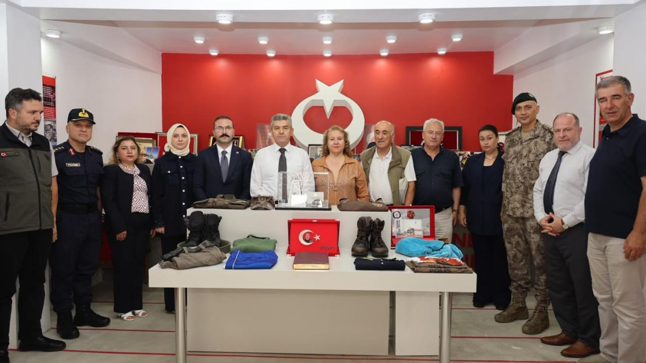 Artvin Valisi Ergün, 15 Temmuz şehitleri Acar ve İnce'nin ailelerini ziyaret etti