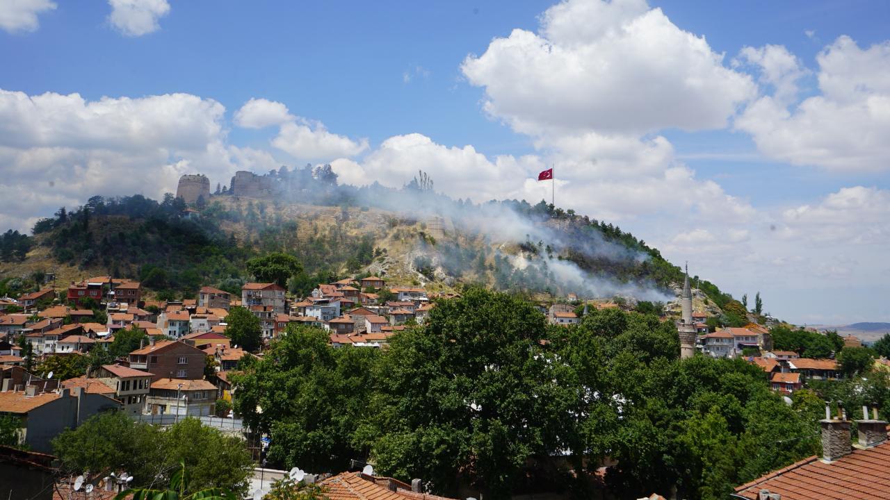 Tarihi Kütahya Kalesi'nde çıkan yangın kontrol altına alındı