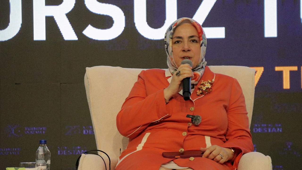AK Parti Kadın Kolları Başkanı Ercan: Bizler artık Türk'üyle, Kürt'üyle, Laz'ıyla, Çerkez'iyle tek bir Türkiye'yiz, tek bir milletiz