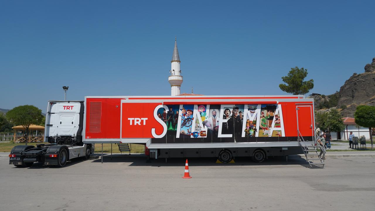 TRT Sinema Tırı, Çorum'da çocuklarla buluştu