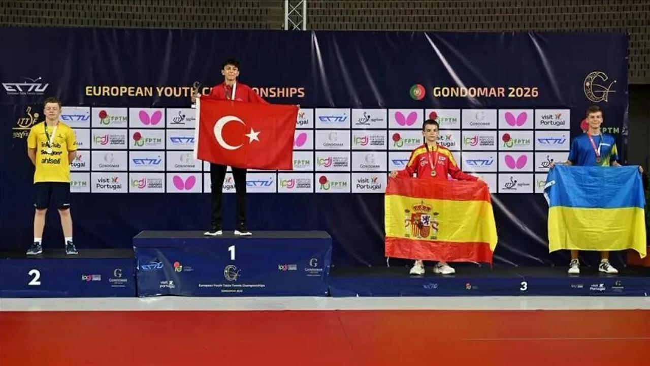 Milli masa tenisçi Görkem Öçal 15 yaş altında Avrupa şampiyonu oldu