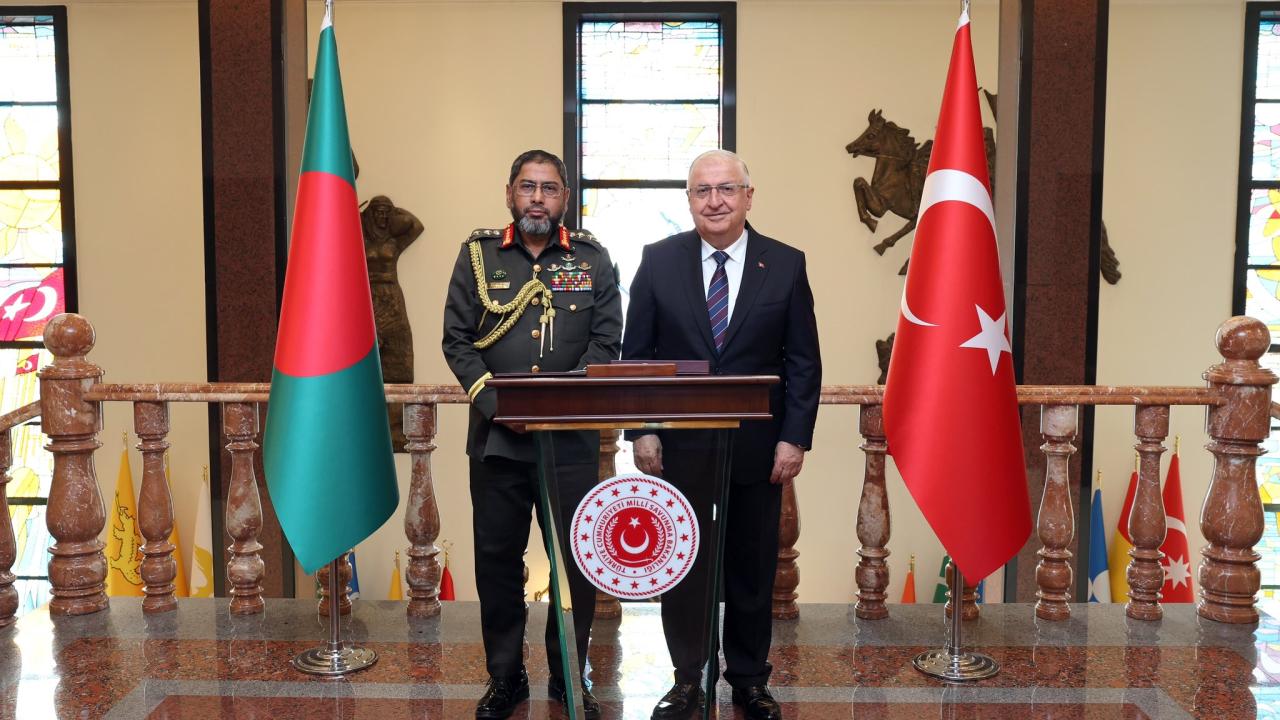 Bakan Güler, Bangladeş Kara Kuvvetleri Komutanı Orgeneral Zaman'ı kabul etti