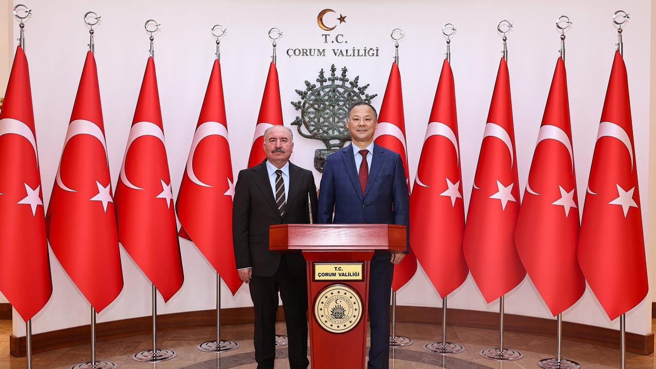 Kırgızistan'ın Ankara Büyükelçisi Kazakbaev, Çorum Valisi Çalgan'ı ziyaret etti