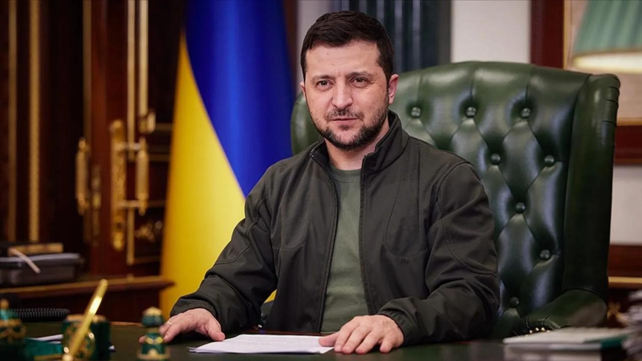 Zelenskiy, Rusya'daki 3 petrol rafinerisi ile bir konteyner gemisine saldırdıklarını belirtti