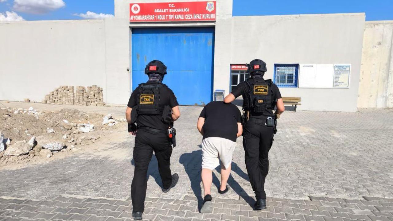 Afyonkarahisar'da FETÖ'nün suikast timinin firarisiyle irtibatlı olduğu belirlenen şüpheli tutuklandı