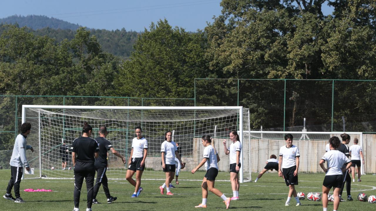 Beşiktaş Kadın Futbol Takımı, yeni sezon hazırlıklarını Bolu'da sürdürüyor