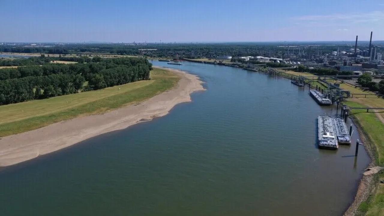 Ren Nehri'nde su seviyesinin düşmesi Almanya ekonomisini tehdit ediyor