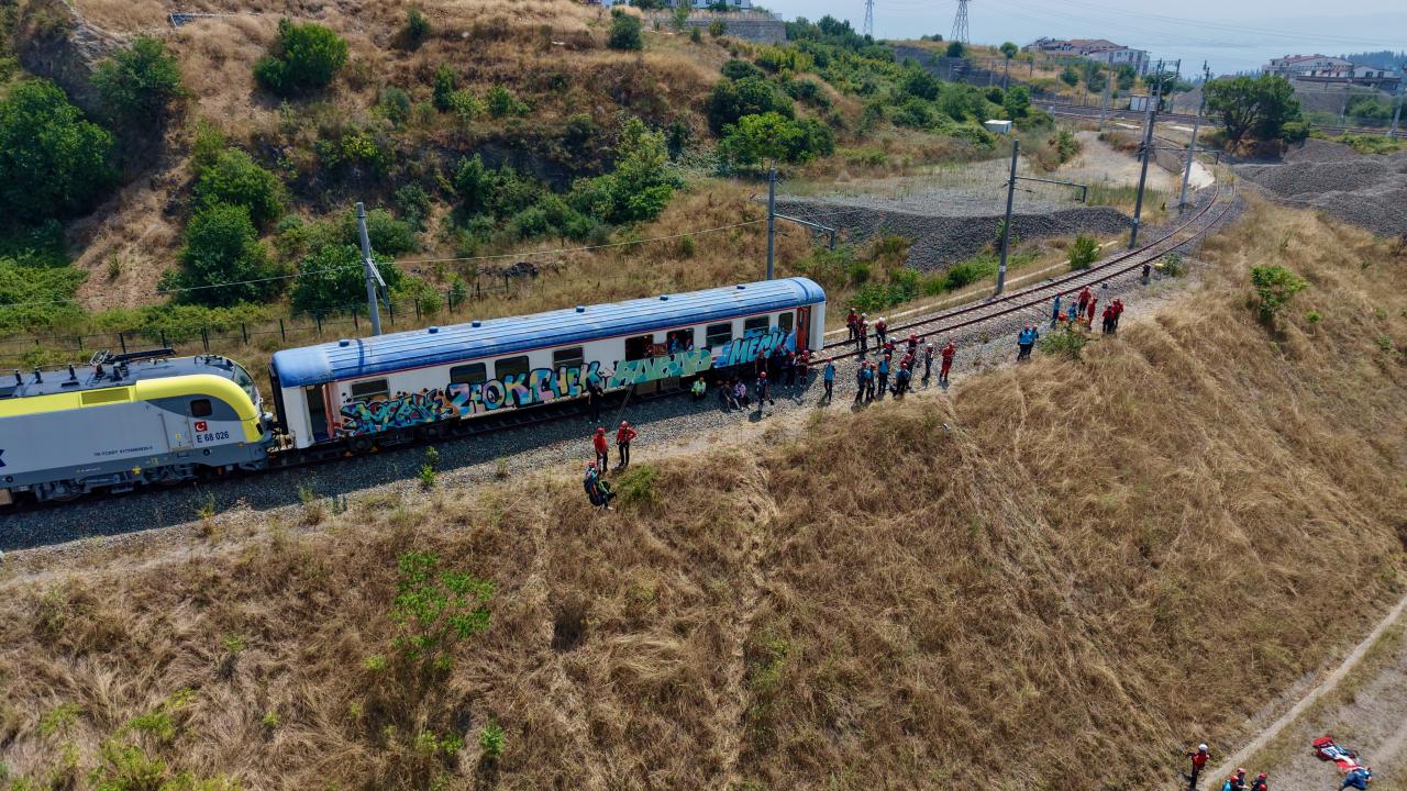Kocaeli'de 3 ilden ekiplerin katılımıyla hızlı tren kazası tatbikatı yapıldı