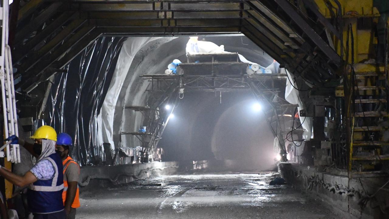 Hakkari'de 4 bin 566 metre uzunluğundaki T-2 Tüneli'nde çalışmalar sürüyor