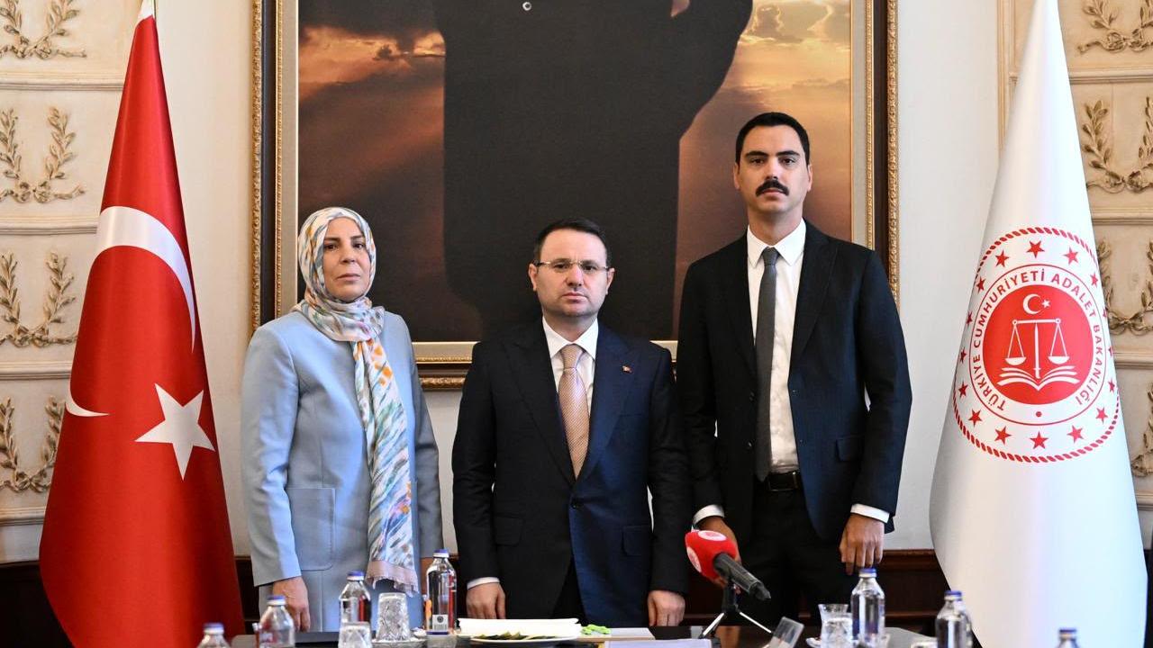 Adalet Bakanı Gürlek, Muhsin Yazıcıoğlu'nun ailesiyle görüştü