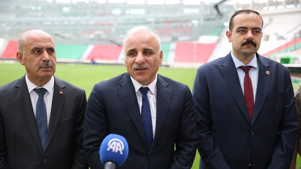 Diyarbakır Valisi Zorluoğlu, Süper Lig karşılaşmalarının oynanacağı Diyarbakır Stadı'nda inceleme yaptı