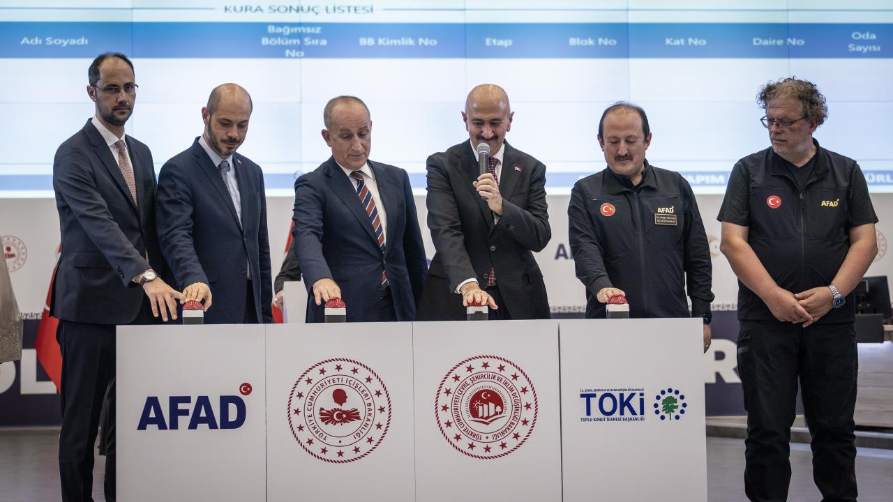 Balıkesir'de yapımı tamamlanan afet konutlarının hak sahipleri kurayla belirlendi