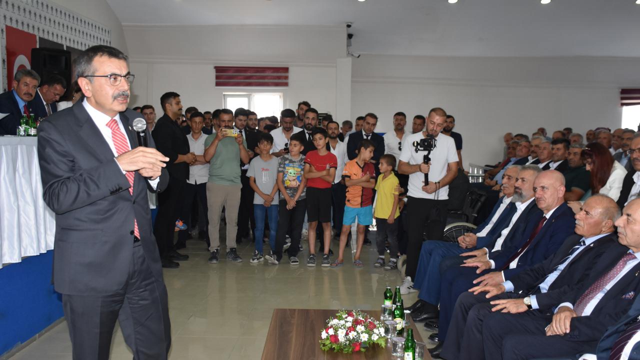 Bakan Tekin: Bu ülkede kimseye dini inancından dolayı, etnik kimliğinden dolayı ayrımcılık yapılmamalı