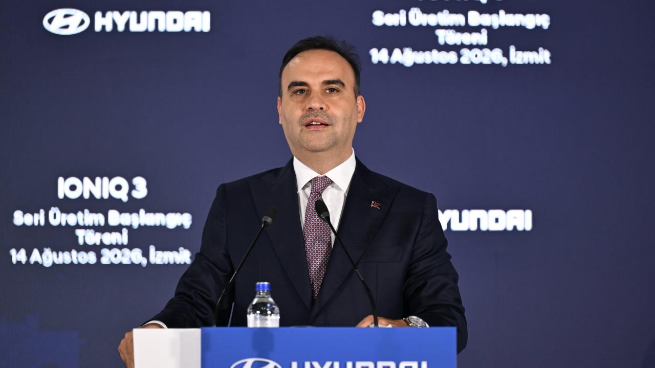Bakan Kacır Kocaeli'de "Hyundai IONIQ 3 Seri Üretim Başlangıç Töreni"ne katıldı
