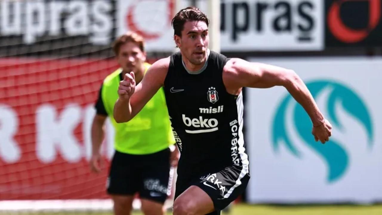 Beşiktaş'ta yeni transfer Dusan Vlahovic, ilk antrenmanına çıktı