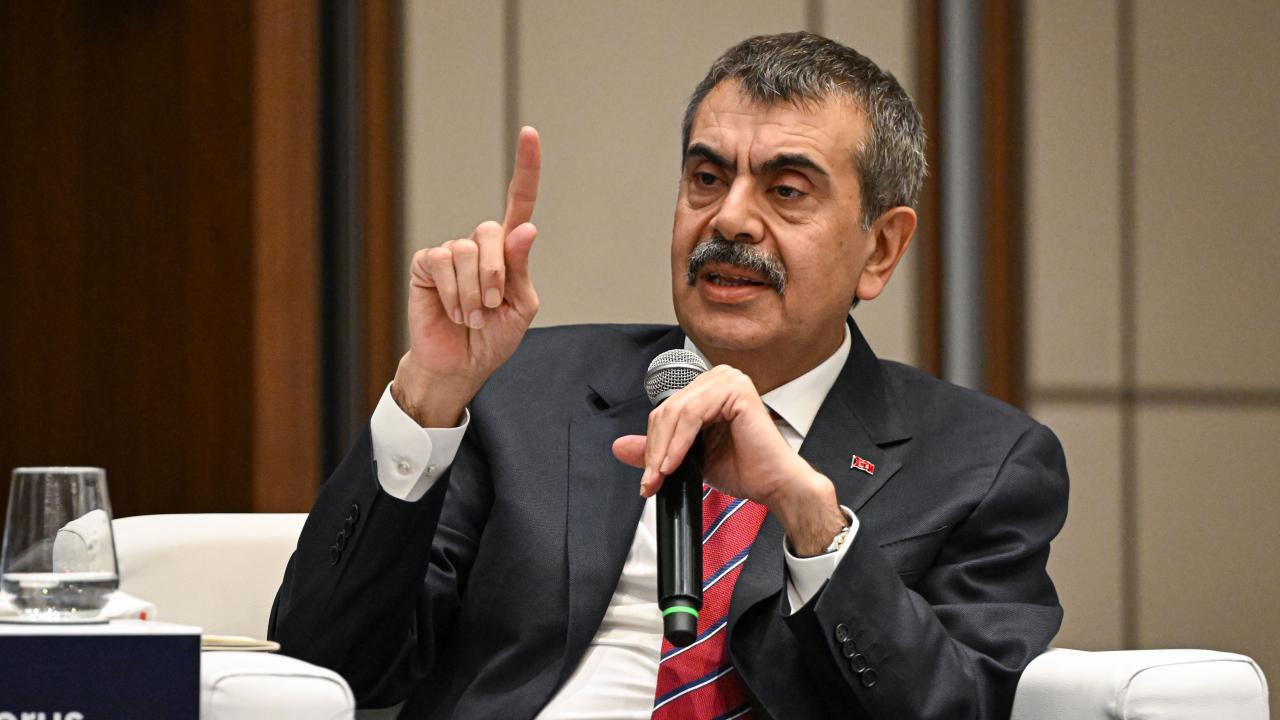 Bakan Tekin: Çocuklarımızı milli ve manevi değerlere sahip çıkan bireyler olarak yetiştirmek asli vazifemiz