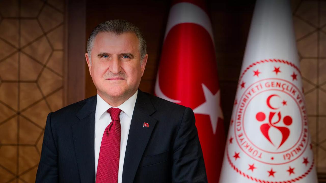 Bakan Bak, Avrupa şampiyonu Defne Kurt'u tebrik etti